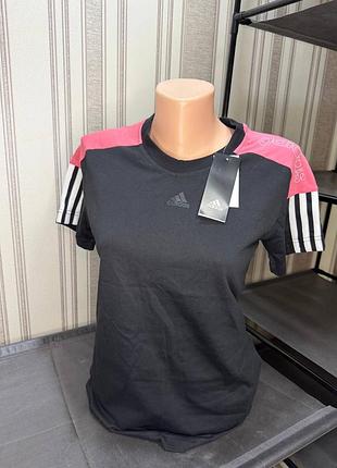 Футболка жіноча adidas чорна з рожевими вставками