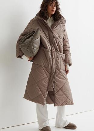 Бежеве стьобане зимове пальто оверсайз h&m