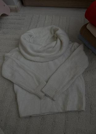 Жіночий светр h&m білий з високим коміром