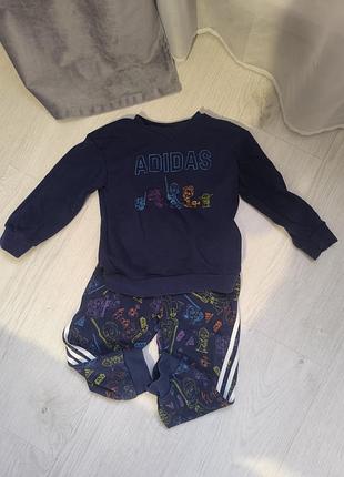 Спортивний костюм adidas