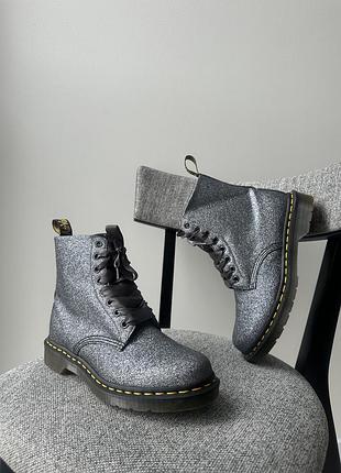Осінні високі жіночі ботинки чоботи взуття черевики dr martens