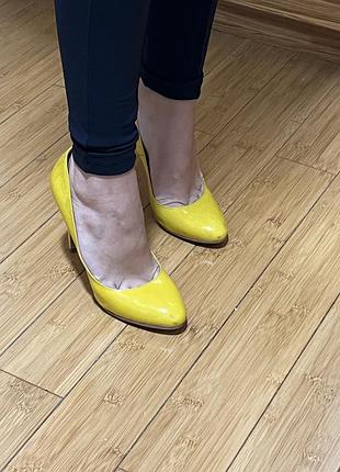 Туфлі жіночі prada жовті
