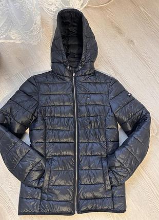 Куртка чорна розмір s tommy jeans  стан ідеальний 😍   весна / осінь   дуже зручна та тепла