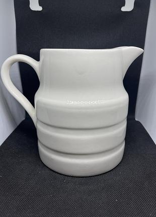 Керамічний молочник або глечик (pitcher / milk jug) британського виробника lord nelson pottery (england), виготовлений в англії.