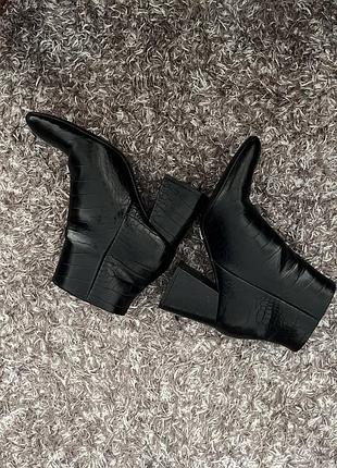 Ботильйони жіночі stradivarius чорні 3