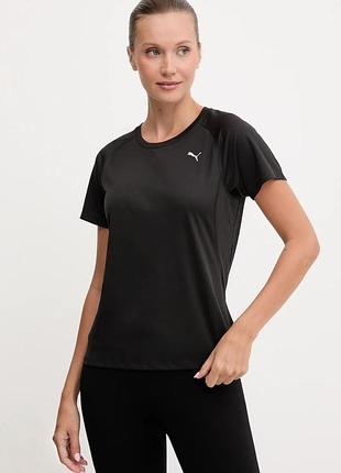 Жіноча спортивна футболка чорного кольору puma модель з бігової лінійки puma з технологією drycell