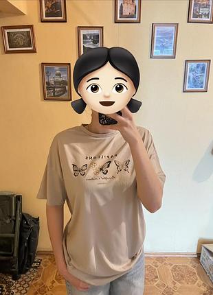 Жіноча футболка з метеликами
