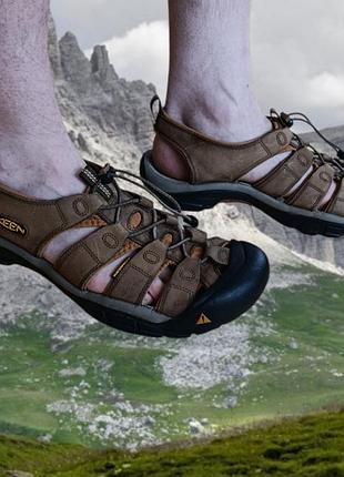 Коричневі чоловічі сандалі бренду keen (модель keen newport у кольорі bison