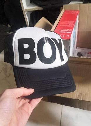 Кепка boy черно белая