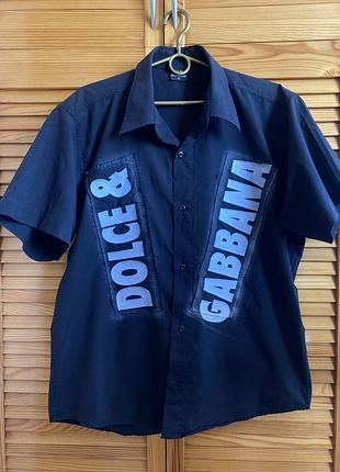Черная мужская рубашка dolce & gabbana с коротким рукавом, размер l-xl (оригинальный оверсайз крой, стильный большой принт-логотип бренда)