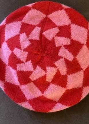 Берет у наявності 24.