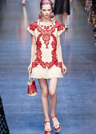 Селянська естетика: сукня dolce gabbana