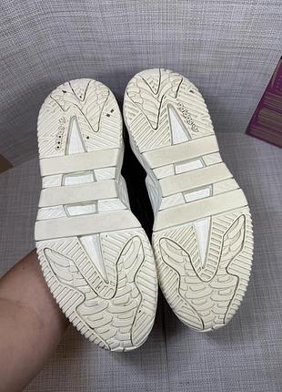 Оригінальні кросівки adidas 3