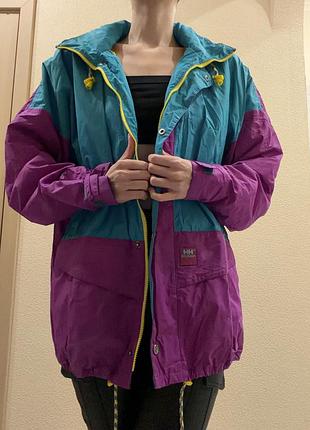 Кольорова вінтажна куртка вітровка унісекс helly hansen color-block