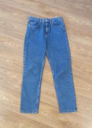 Джинсы мом sinsay mom fit базовые синие с высокой посадкой, размер 34 (xs)