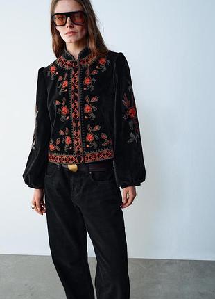 Оксамитова куртка жіноча з вишивкою zara new