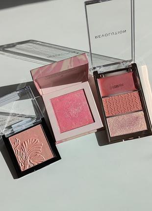Трио румян revolution, блашлайтер barry m, хайлайтер wet n wild