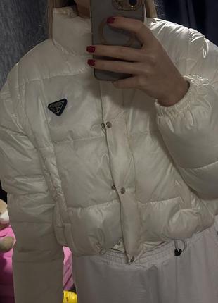 Пуховик жіночий prada короткий білий