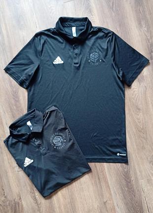 Брендовая футболка поло adidas.