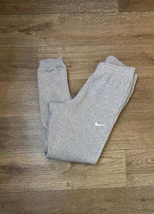 Спортивні штани на флісі джогери nike sportswear club fleece grey (розмір s) чоловічі / оверсайз оригінал