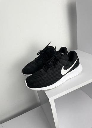 Nike tanjun размер 38 черные кроссовки для бега спортивные легкие повседневные air max pegasus react zoom fly downshifter revolution free run