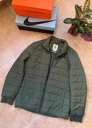 Чоловіча стьобана куртка оливкового (хакі) кольору бренду timberland