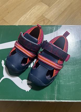 Синьо-червоне взуття 20 розмір reeboks