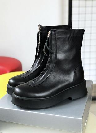 Шкіряні черевики the row zipped boot black in leather