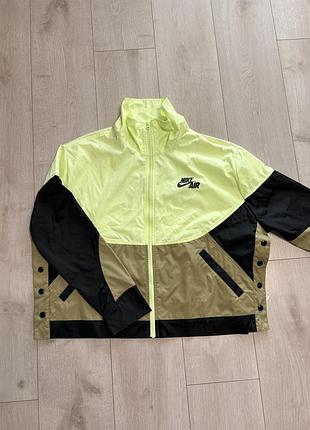 Жіноча куртка nike