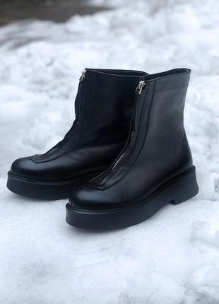 Зимові шкіряні черевики the row zipped boot black in leather fur