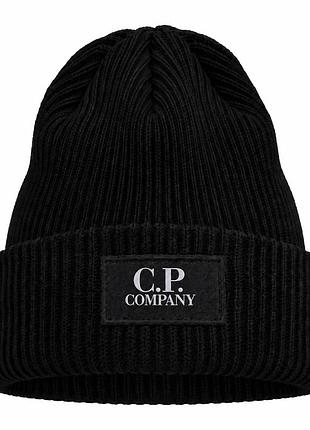 Чорна в'язана шапка біні з логотипом у стилі c.p, company