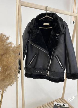 Женская дубленка zara черная из искусственной эко кожи эко дубляж зимняя теплая на эко меху с поясом по низу короткая