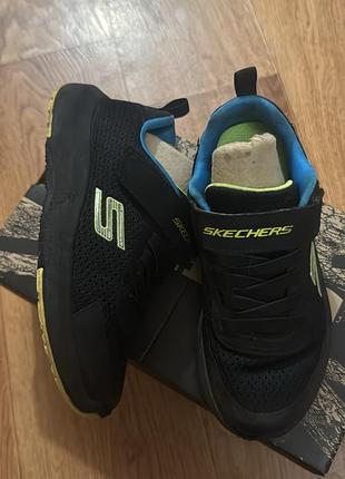 Кросівки дитячі skechers чорні з салатовим