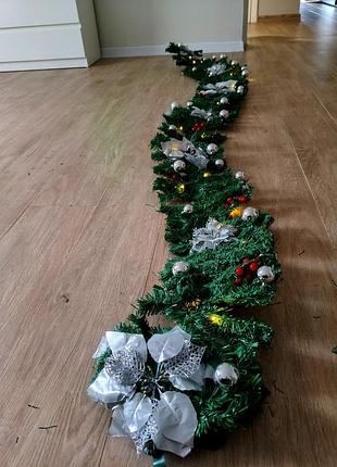 Новорічна хвойна гірлянда з декором та led-підсвіткою (2,7 м, ширина 27 см)