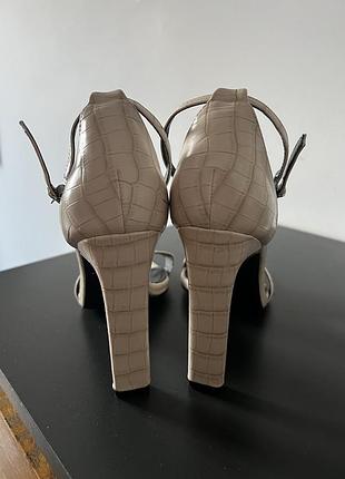 Жіночі босоніжки glamorous 5