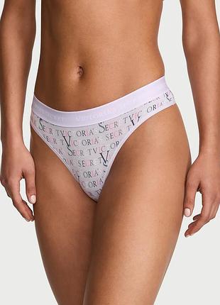 Женские хлопковые трусики-стринги с низкой посадкой victoria's secret logo cotton thong panty m лавандовый с надписями