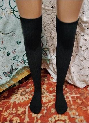 Высокие черные гольфы