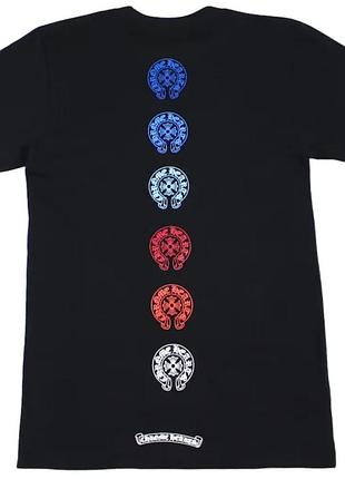Чорна футболка chrome hearts з вишивкою логотипу на кишені та кольоровим принтом на спині жіноча бавовняна