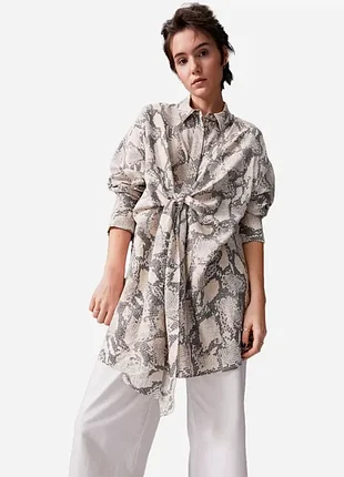 Стильная женская рубашка туника в змеиный принт от h&amp;m