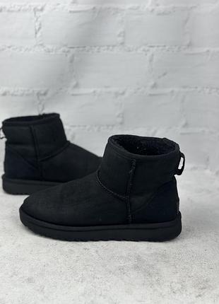 Жіночі чорні ugg
