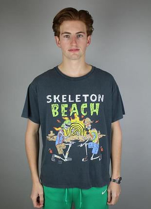 Футболка gallery dept skeleton beach винтажная серая унисекс с принтом скелетов и логотипом, 100% хлопок s
