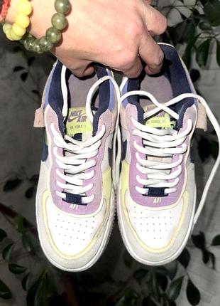 Жіночі оригінал кросівки  nike air force 1 shadow photon dust / crimson tint (артикул cu8591-001) рожевий, блакитний, світло-жовтий та сірий