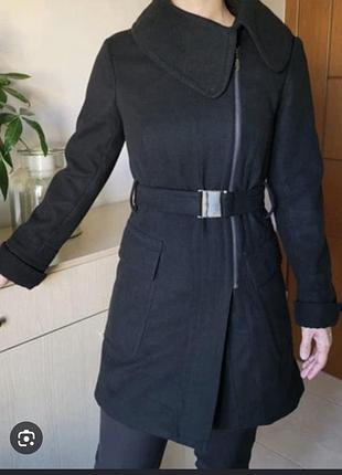 Пальто жіноче zara чорне з косою блискавкою та поясом, розмір xs-s