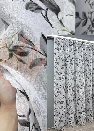Тюль із тканини батист, з квітковим принтом. колір білий із сірим