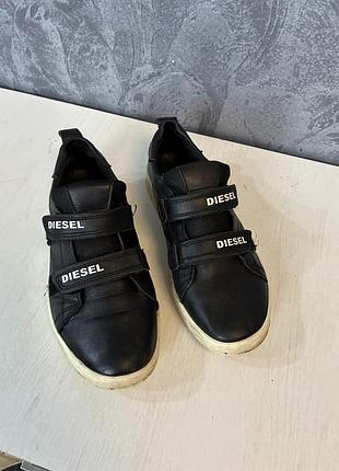 Чорні шкіряні кеди diesel з двома липучками та білою підошвою, розмір 38