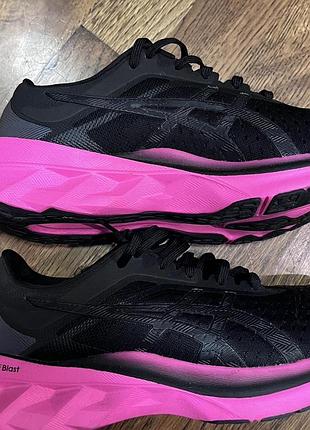 Бігові кросівки asics novablast 37,5