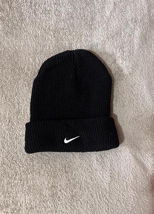 Зимова шапка nike