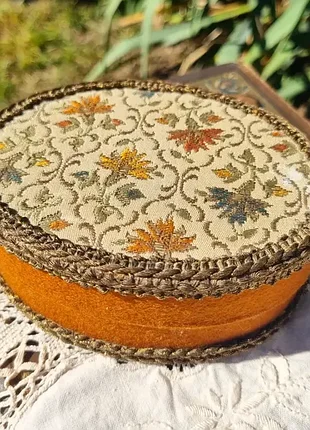 Вінтажна скринька, оксамит, гобелен.