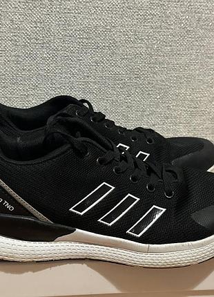 Спортивні кросівки adidas