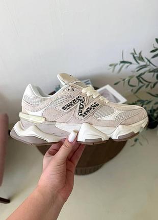 Жіночі кросівки new balance 9060 бежеві лео бежеві з леопардовим принтом